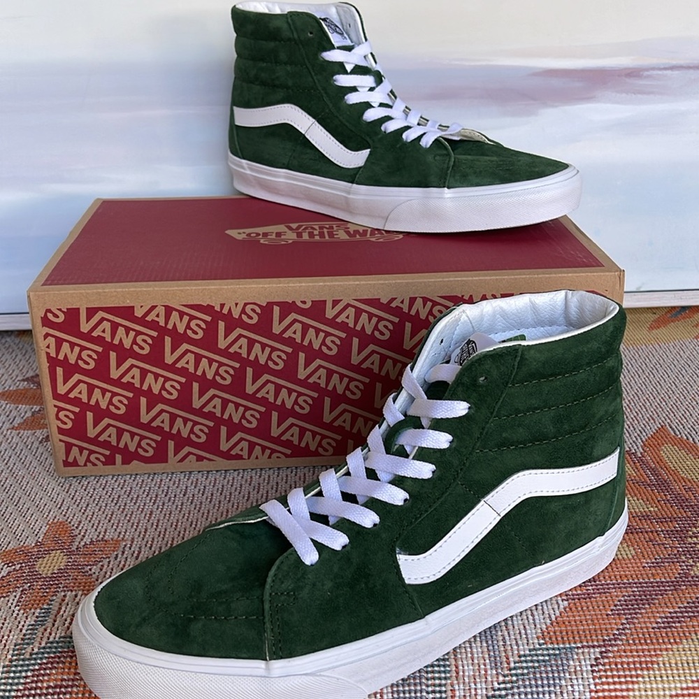 Vans Men’s Sk8-Hi
Pig Suede Douglas Fir
VN0007NSBXU
Sneakers - Picture 15 of 16